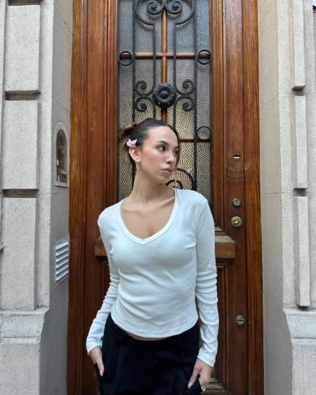 Camiseta ribb Escote V